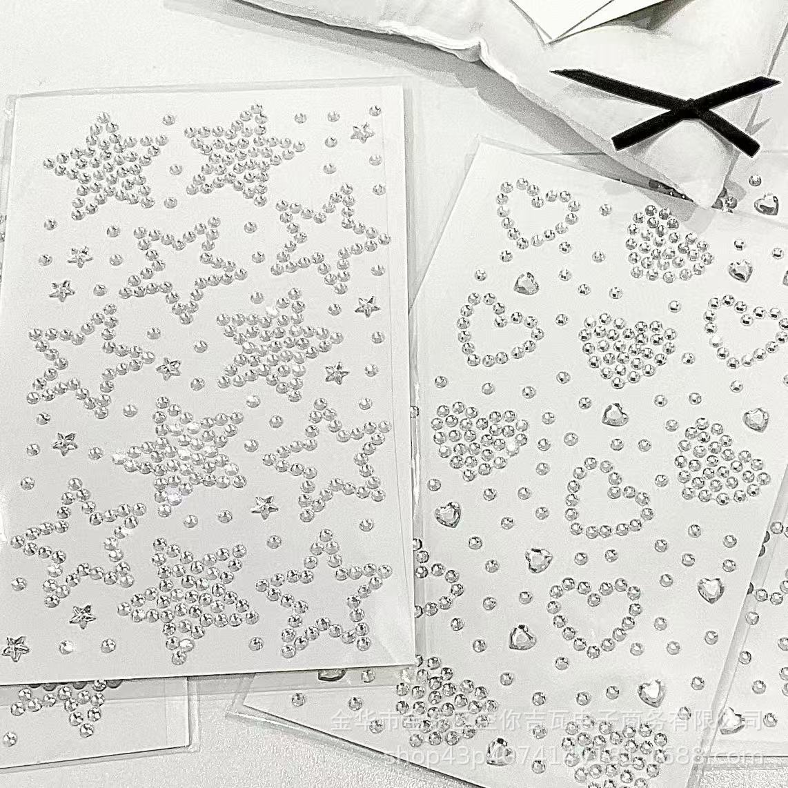 Nail Art - Srebrne naklejki w kształcie serca z