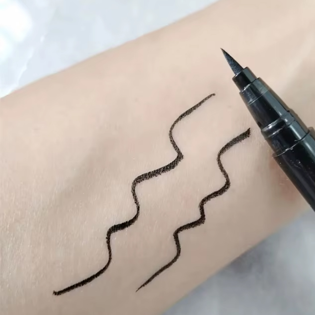 1/5 szt. Wodoodporny eyeliner  – Waterproof Liquid Eyeliner Pen recenzja i cena
